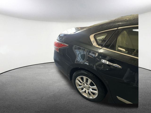 Thumbnail: 2015 Nissan Altima - 16