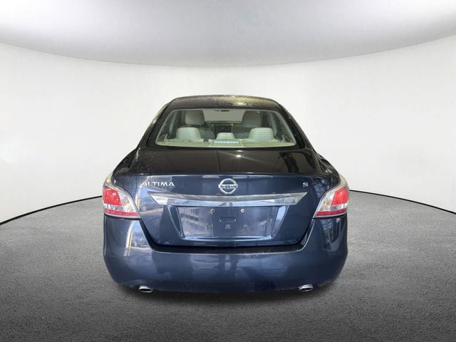 Thumbnail: 2015 Nissan Altima - 19