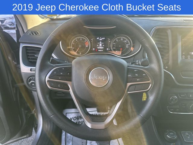 Thumbnail: 2019 Jeep Cherokee - 25