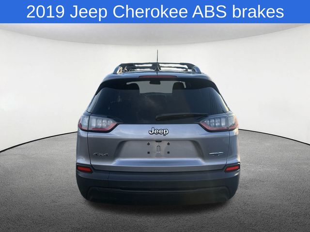 Thumbnail: 2019 Jeep Cherokee - 15
