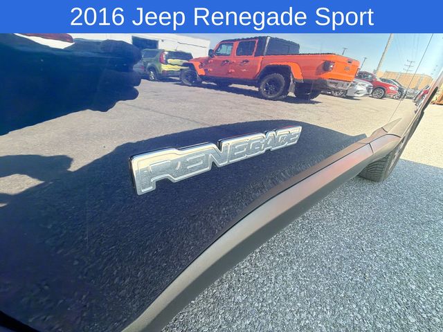 Thumbnail: 2016 Jeep Renegade - 7