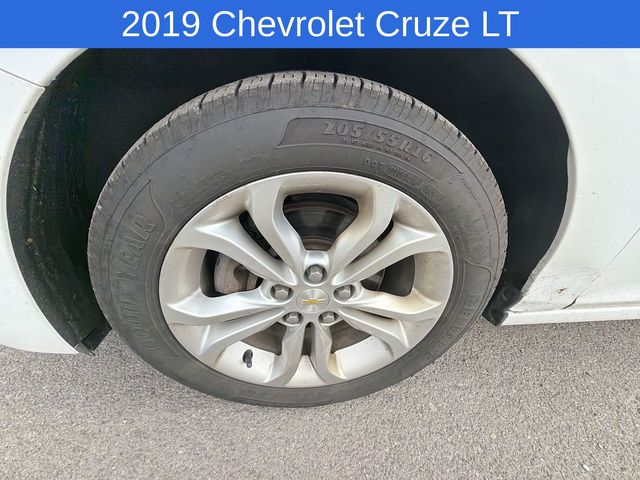 Thumbnail: 2019 Chevrolet Cruze - 21