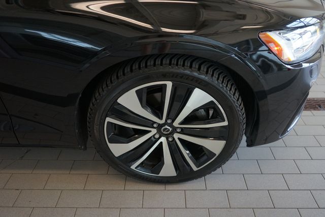 Thumbnail: 2022 Volvo S60 - 16