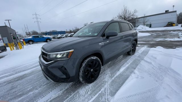 Thumbnail: 2022 Volkswagen Taos - 4