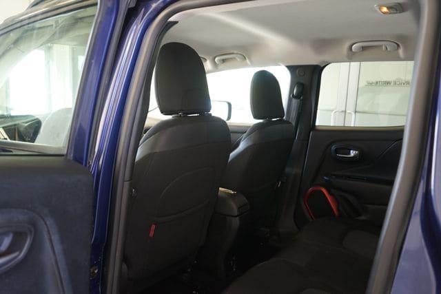 Thumbnail: 2016 Jeep Renegade - 28