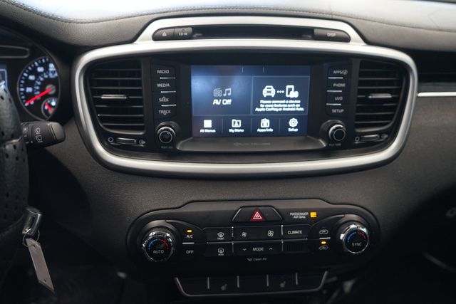 Thumbnail: 2017 Kia Sorento - 23