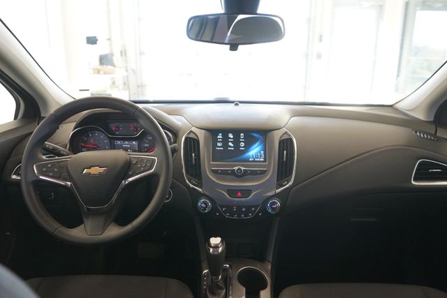 Thumbnail: 2018 Chevrolet Cruze - 29