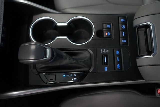 2021 Toyota Highlander XLE 23