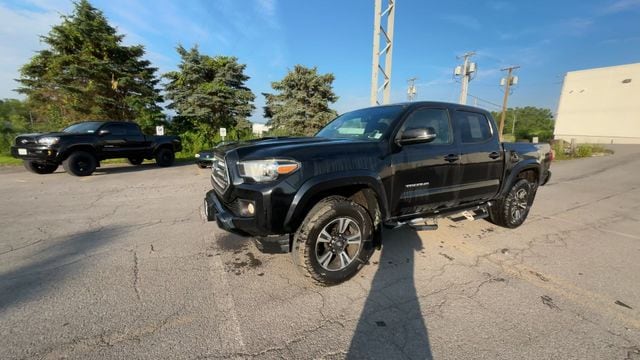 Thumbnail: 2017 Toyota Tacoma - 4