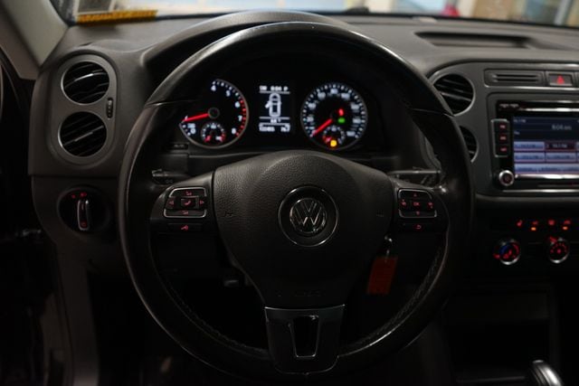 Thumbnail: 2015 Volkswagen Tiguan - 21