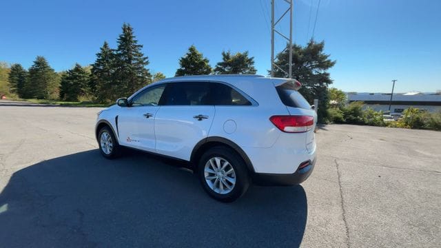 Thumbnail: 2017 Kia Sorento - 7