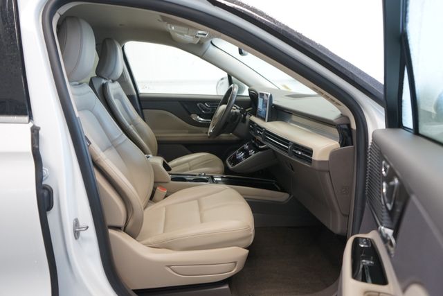 Thumbnail: 2022 Lincoln Corsair - 34