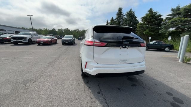 2022 Ford Edge  8