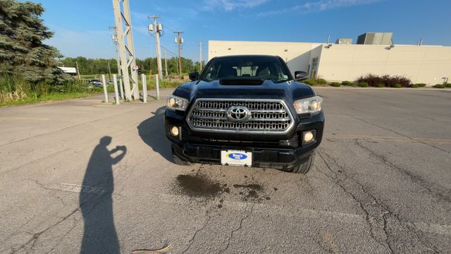 Thumbnail: 2017 Toyota Tacoma - 3