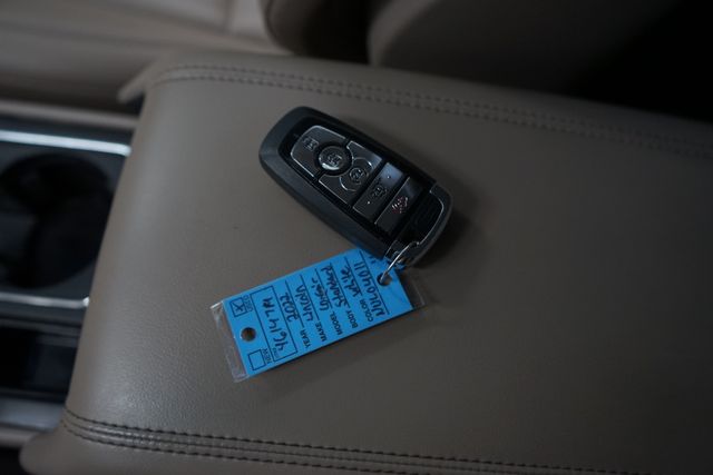 Thumbnail: 2022 Lincoln Corsair - 28