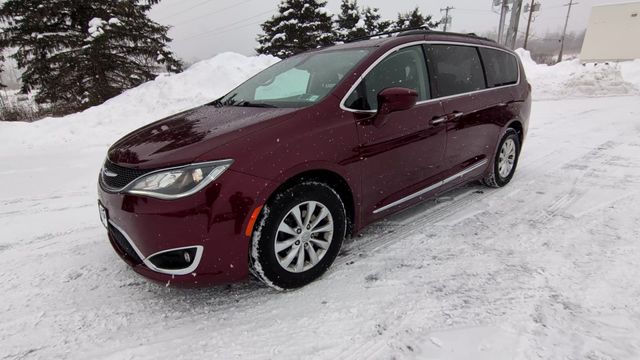 Thumbnail: 2017 Chrysler Pacifica - 5