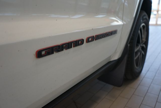 Thumbnail: 2020 Jeep Grand Cherokee - 16