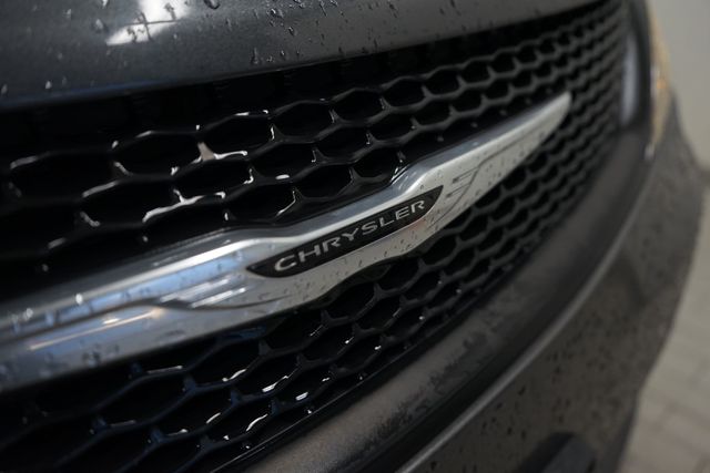 Thumbnail: 2022 Chrysler Voyager - 9