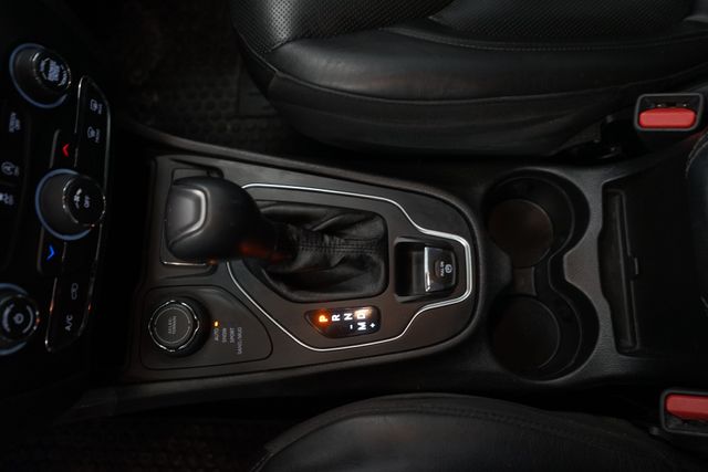 Thumbnail: 2021 Jeep Cherokee - 25