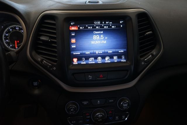 Thumbnail: 2018 Jeep Cherokee - 21