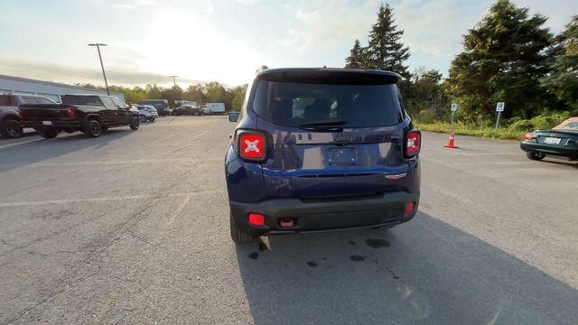Thumbnail: 2016 Jeep Renegade - 8
