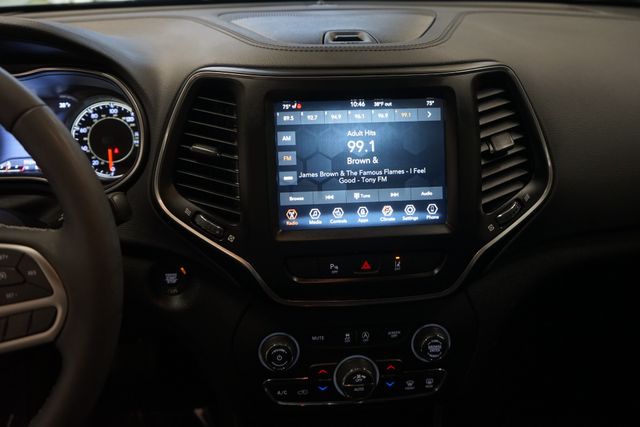 Thumbnail: 2021 Jeep Cherokee - 23