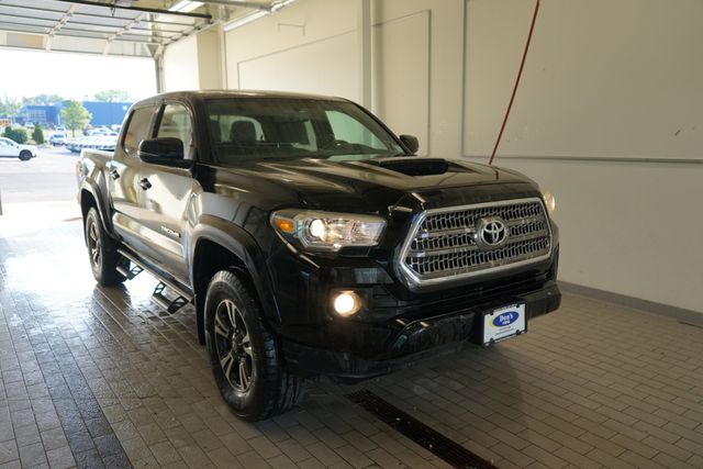 Thumbnail: 2017 Toyota Tacoma - 18