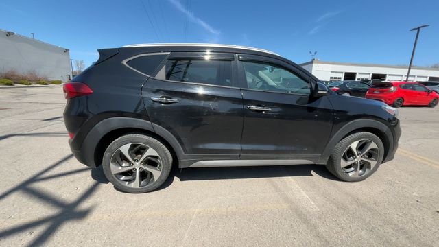 Thumbnail: 2017 Hyundai Tucson - 10