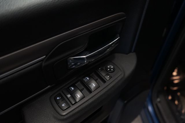 Thumbnail: 2021 RAM 1500 Classic - 21