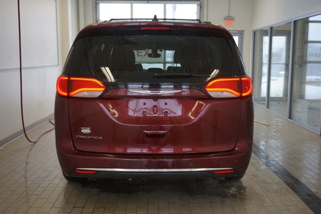 Thumbnail: 2017 Chrysler Pacifica - 12