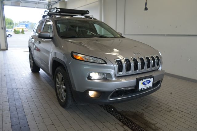 Thumbnail: 2018 Jeep Cherokee - 16