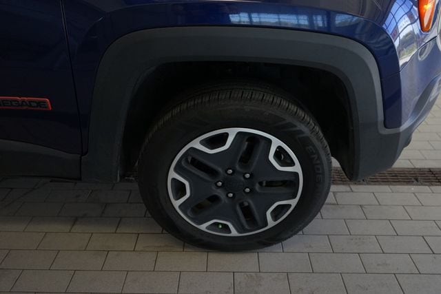 Thumbnail: 2016 Jeep Renegade - 16