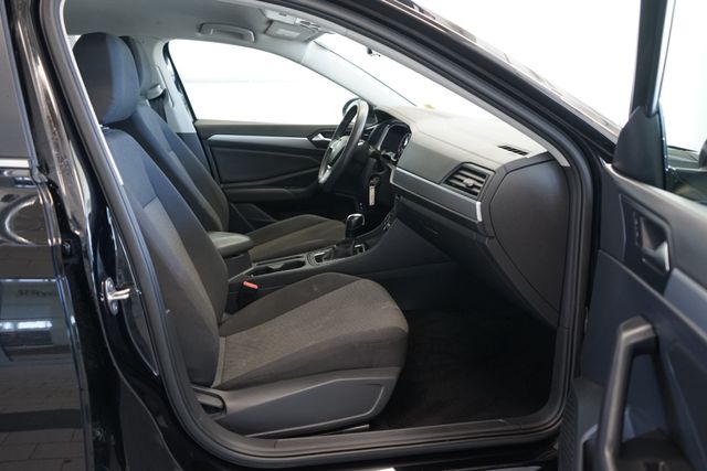 Thumbnail: 2021 Volkswagen Jetta - 30