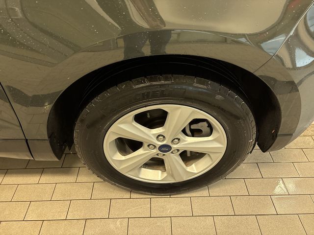 Thumbnail: 2022 Ford Edge - 17