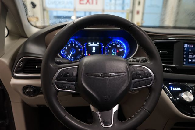 Thumbnail: 2022 Chrysler Voyager - 12