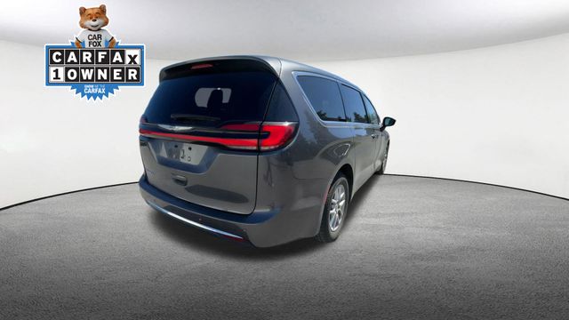 Thumbnail: 2023 Chrysler Pacifica - 9