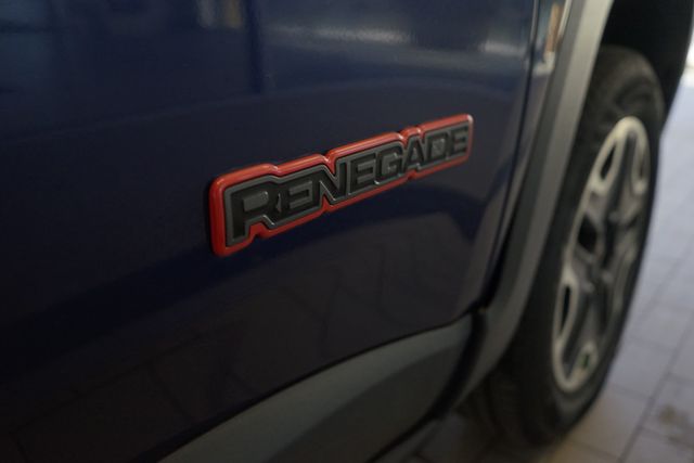 Thumbnail: 2016 Jeep Renegade - 15