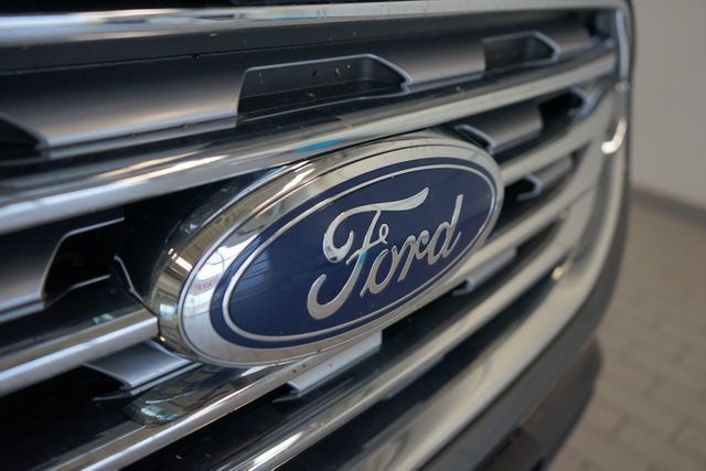 Thumbnail: 2019 Ford Edge - 18