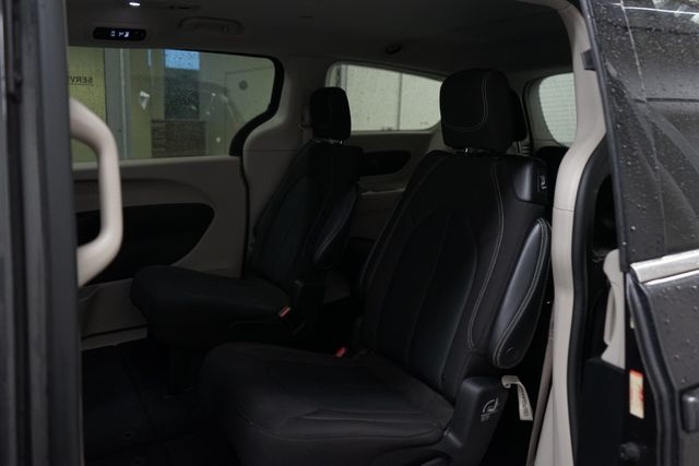 Thumbnail: 2022 Chrysler Voyager - 18