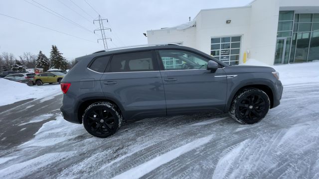 Thumbnail: 2022 Volkswagen Taos - 9