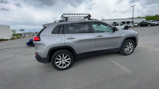 Thumbnail: 2018 Jeep Cherokee - 10