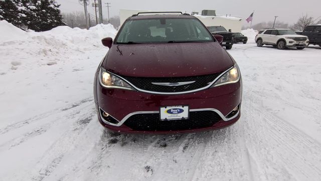 Thumbnail: 2017 Chrysler Pacifica - 3