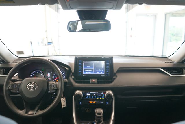 Thumbnail: 2020 Toyota RAV4 - 28