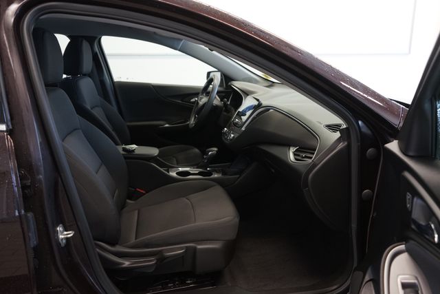 Thumbnail: 2021 Chevrolet Malibu - 32