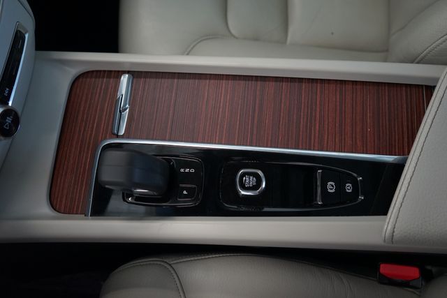 Thumbnail: 2022 Volvo S60 - 25