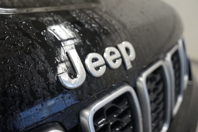 Thumbnail: 2018 Jeep Grand Cherokee - 18