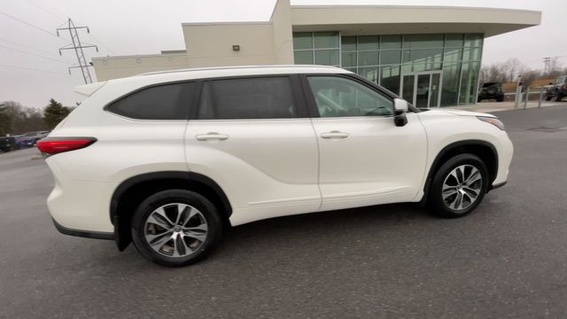 Thumbnail: 2021 Toyota Highlander - 10