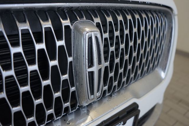 Thumbnail: 2022 Lincoln Corsair - 19