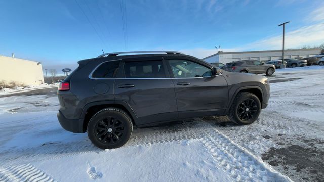 Thumbnail: 2021 Jeep Cherokee - 10