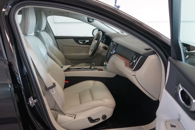 Thumbnail: 2022 Volvo S60 - 33
